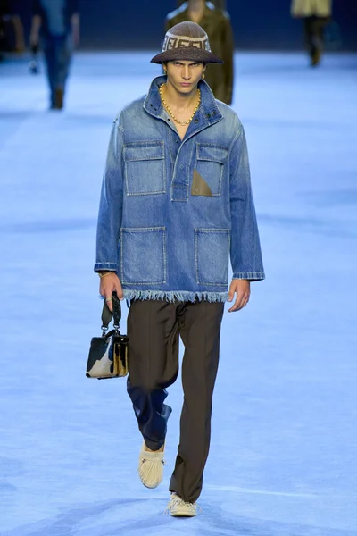 Look 11